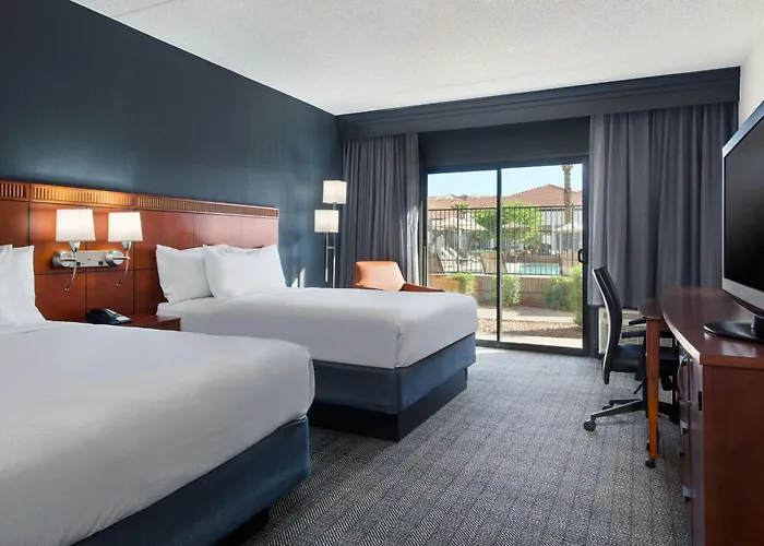 Courtyard By Marriott Phoenix Airport