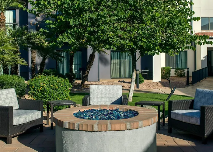 Courtyard By Marriott Phoenix Airport