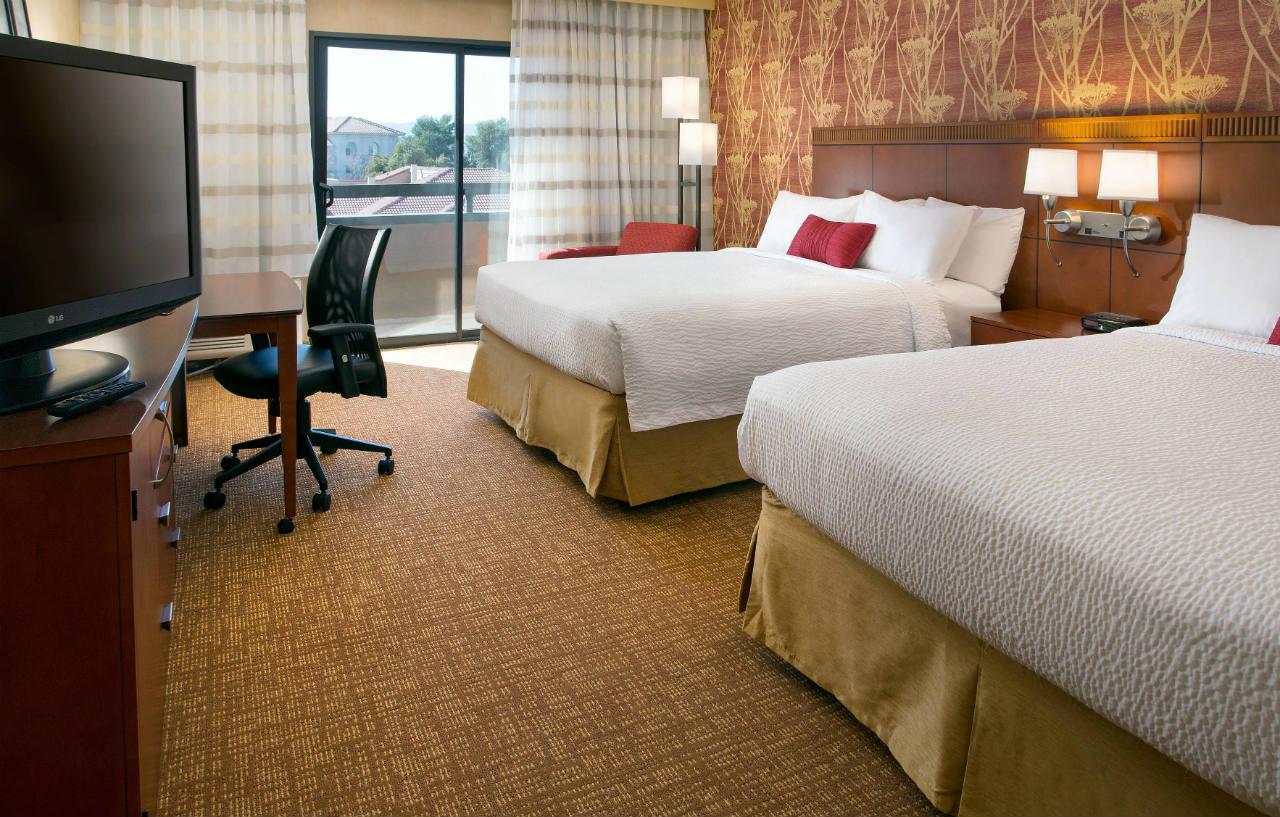 Hotel Courtyard By Marriott Airport 3*