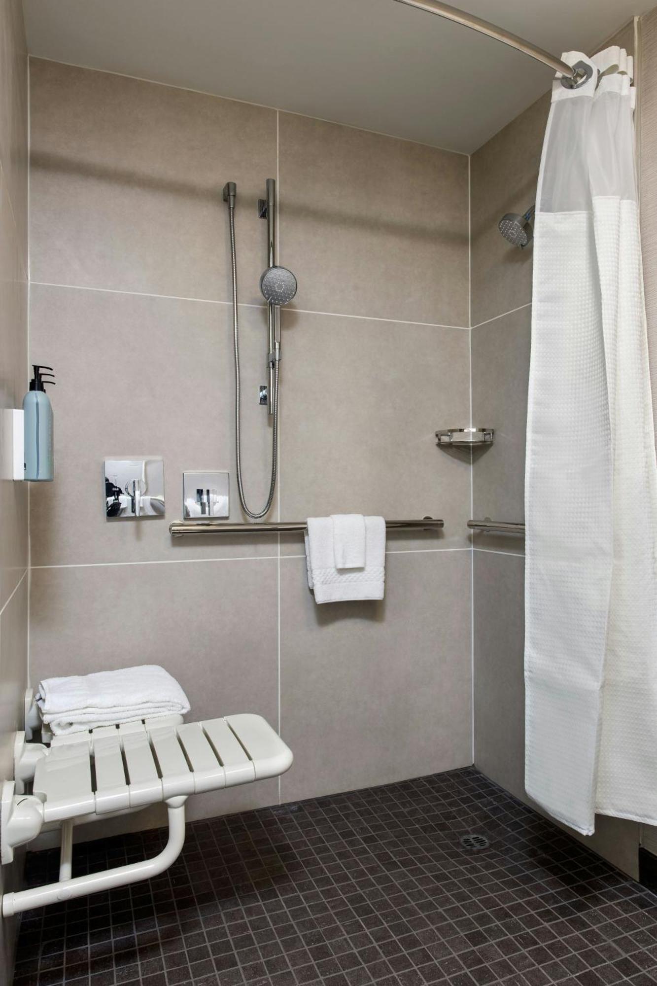Hotel Courtyard By Marriott Airport 3*