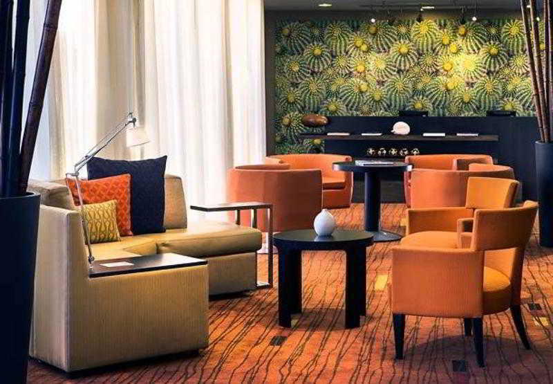 Courtyard By Marriott Airport